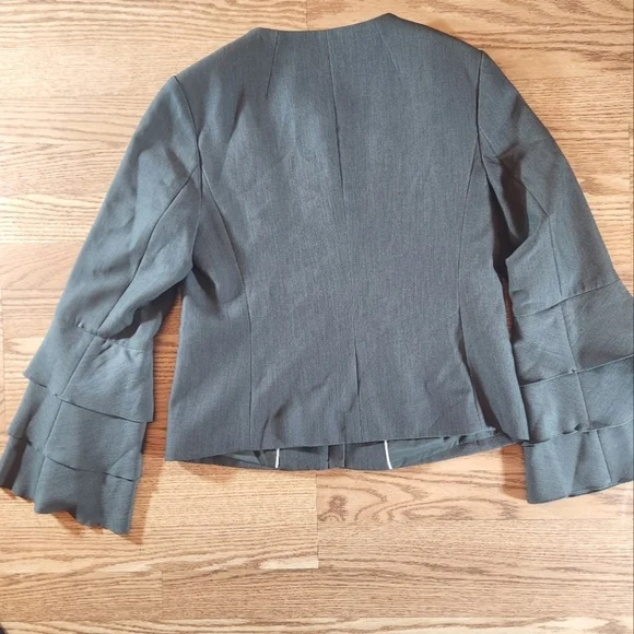 EUC Banana Republic Women's Jackets with Ruffle Sleeves, Size 6 - Picture 9 of 10